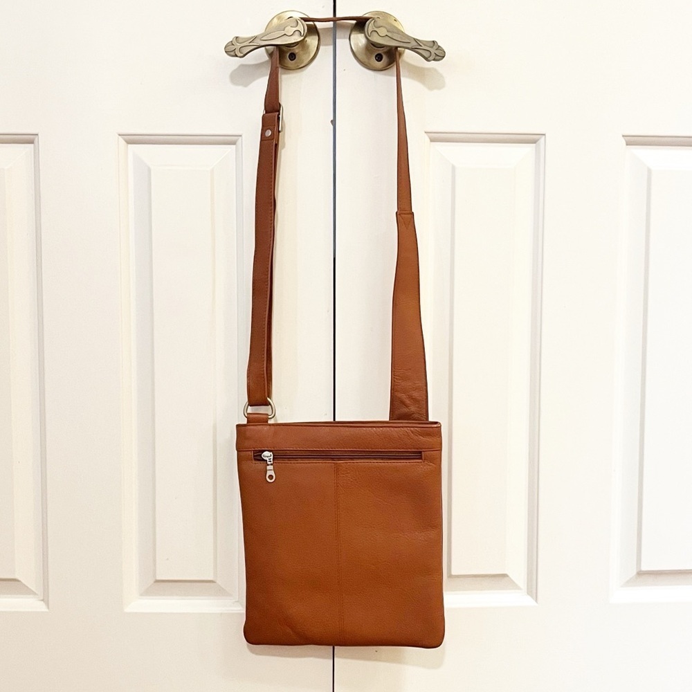 Paul & Taylor USA Caramel Brown Leather Crossbody Bag adjustable strap. Like new - Picture 3 of 12